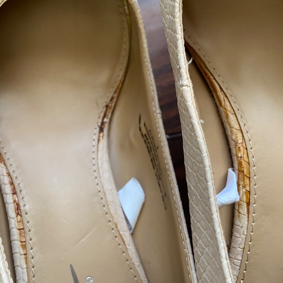 Cream MERONA Closed Pointed Toes Snake Print Size 8 - Picture 7 of 7